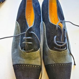 St. John 2 toned Suede shoes